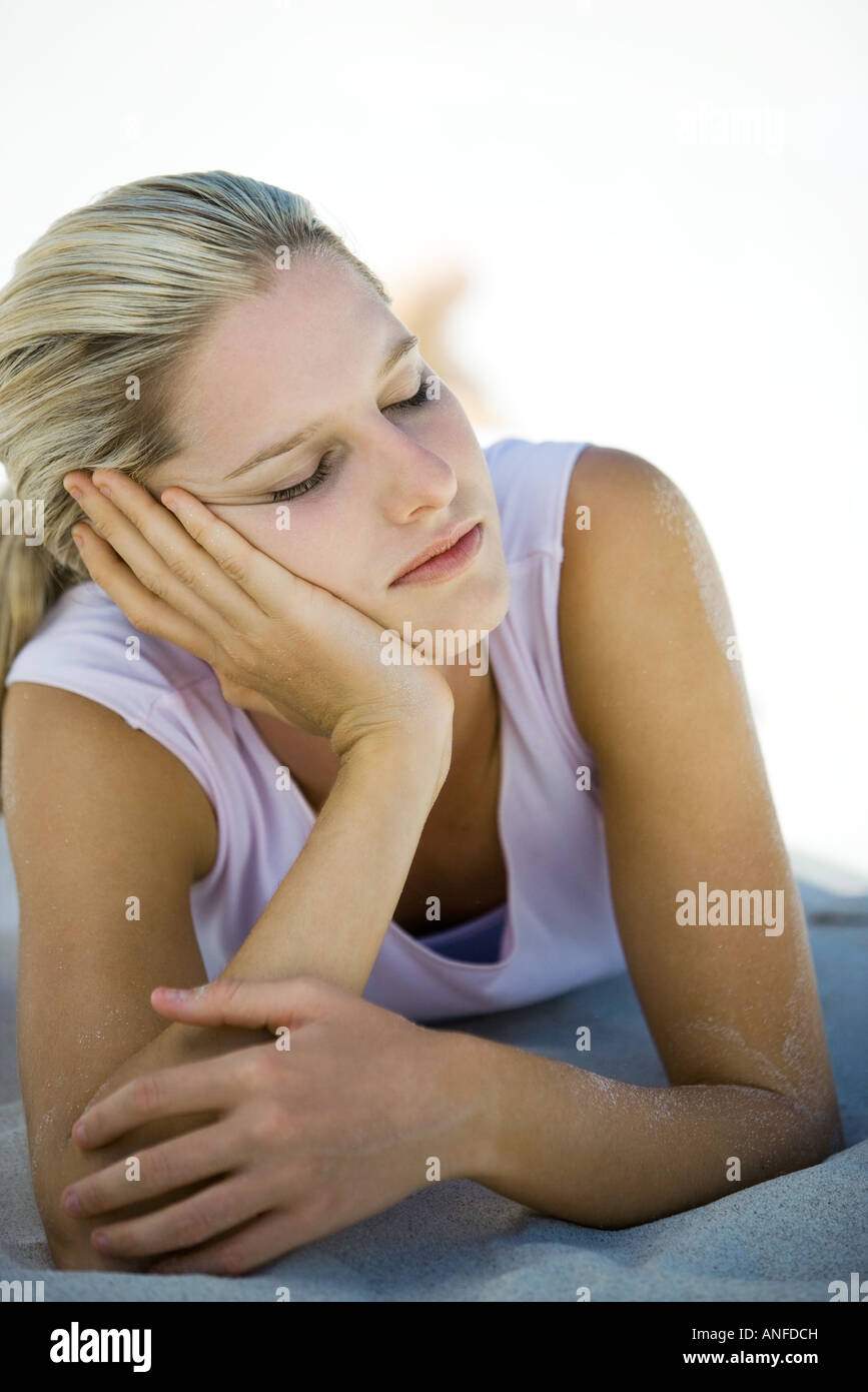 Lifestyles resting on elbow hi-res stock photography and images - Alamy