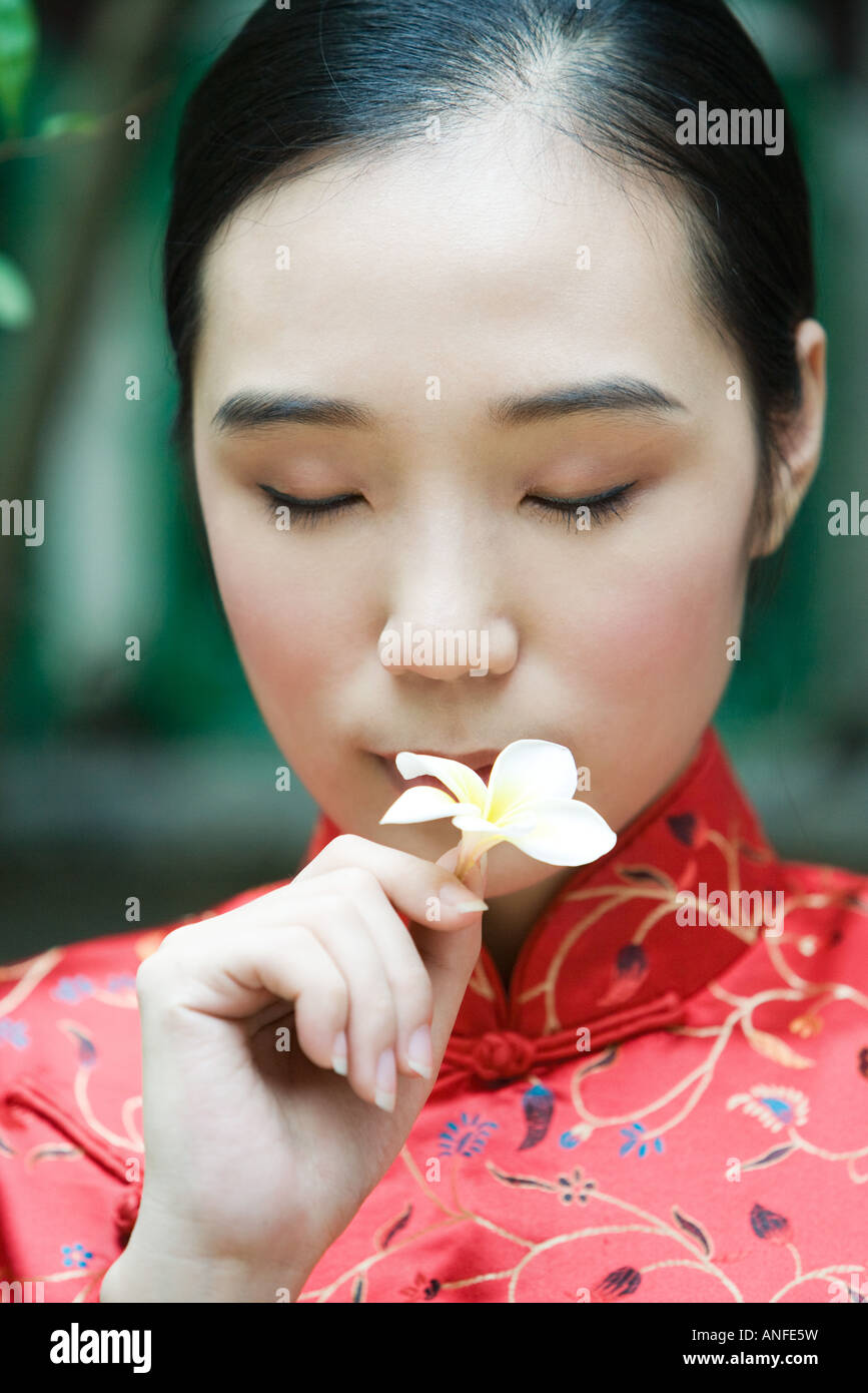 Chinese beauties wearing flowers hires stock photography and images