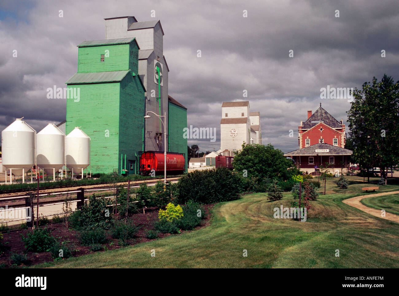 Grain silos and trains, Dauphin, Manitoba, canada Stock Photo