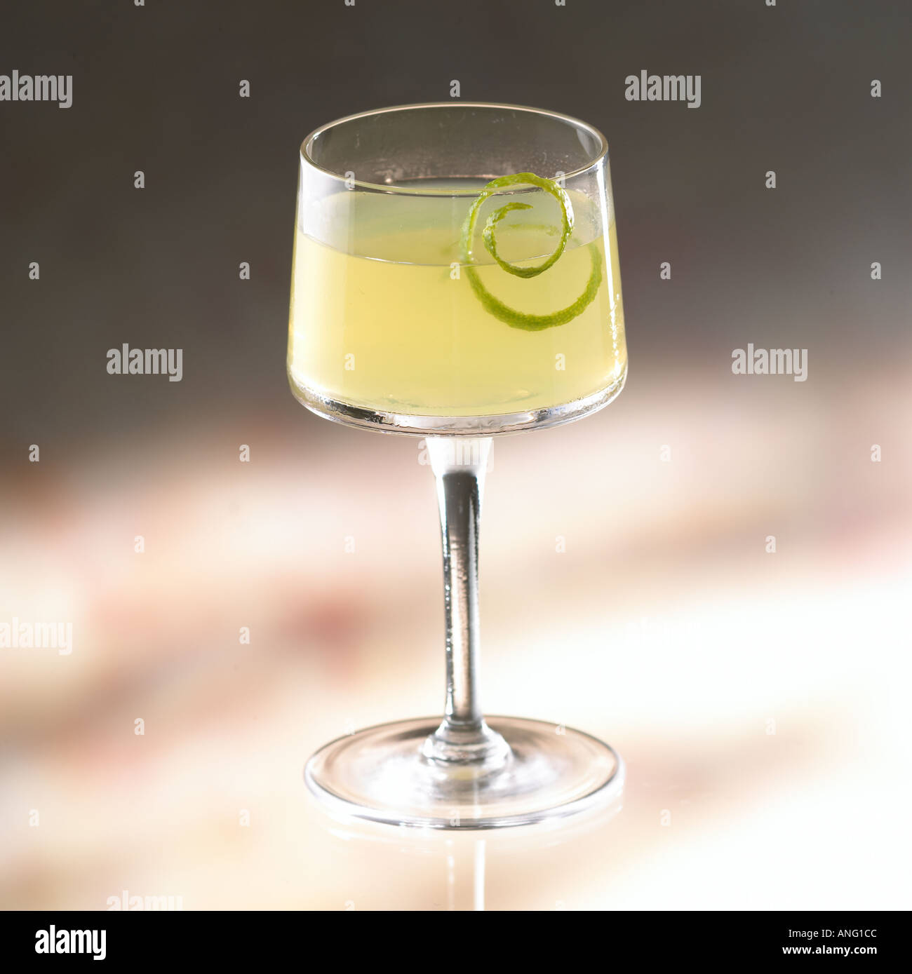 Cocktail Spring in the Air Gin lime cordial Green Chartreuse lime zest