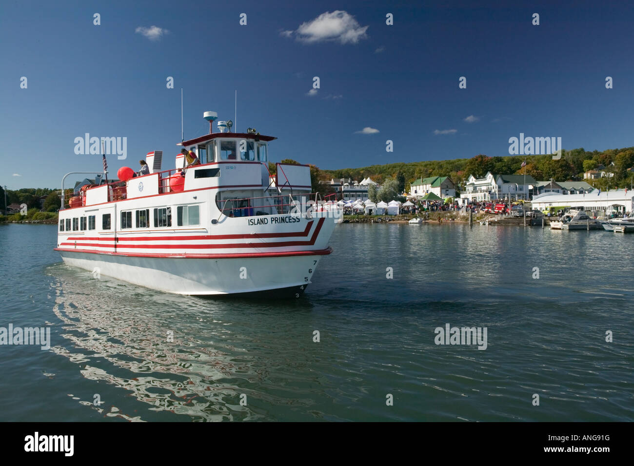 USA, WISCONSIN, Bayfield Lake Superior Shore, Apostle Islands Ferry