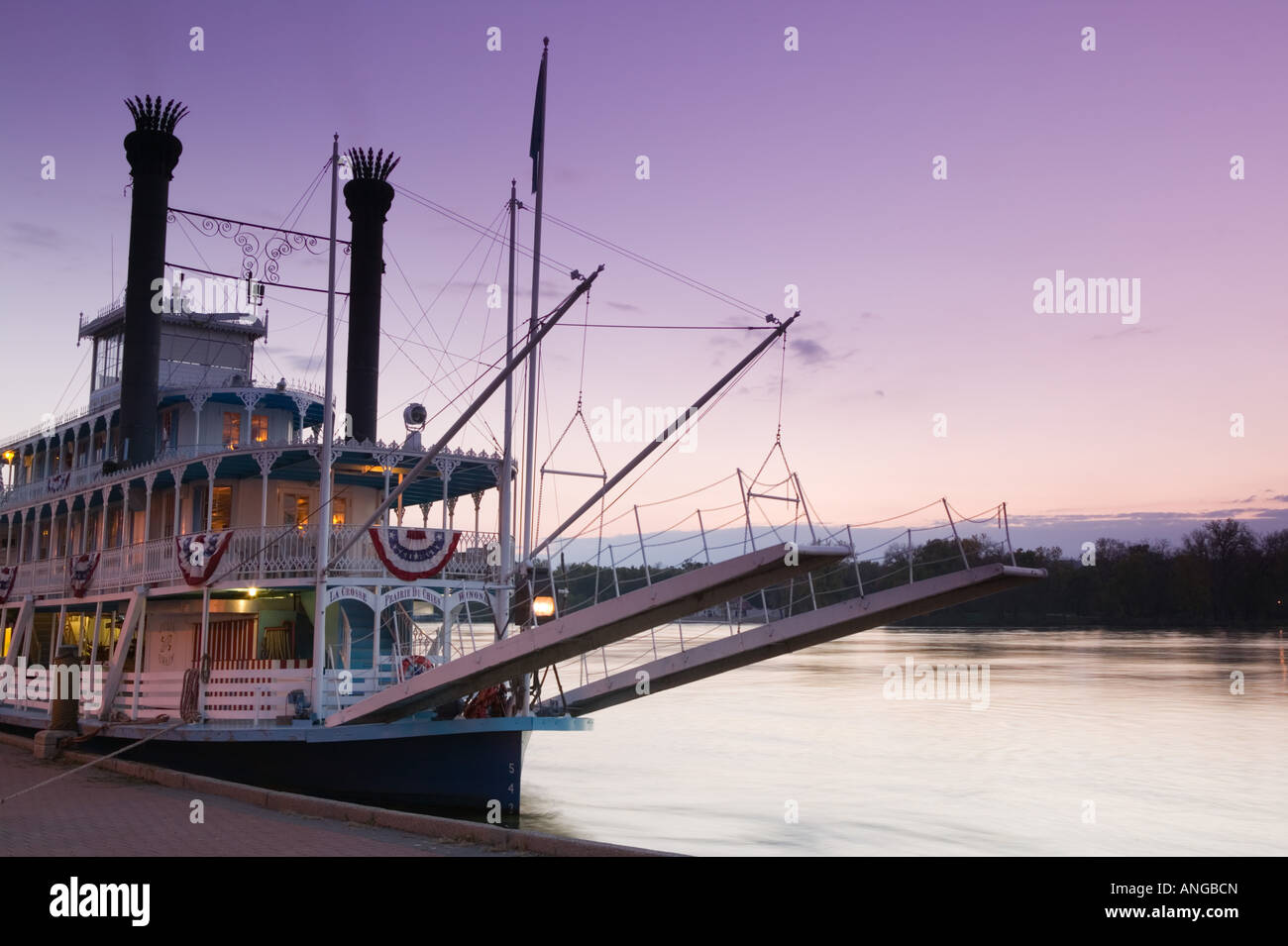 USA, WISCONSIN, Mississippi River Valley, La Crosse Paddlewheel