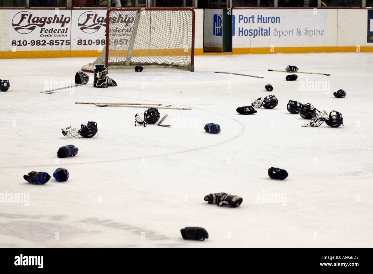 Hockey gloves ice fight hires stock photography and images Alamy