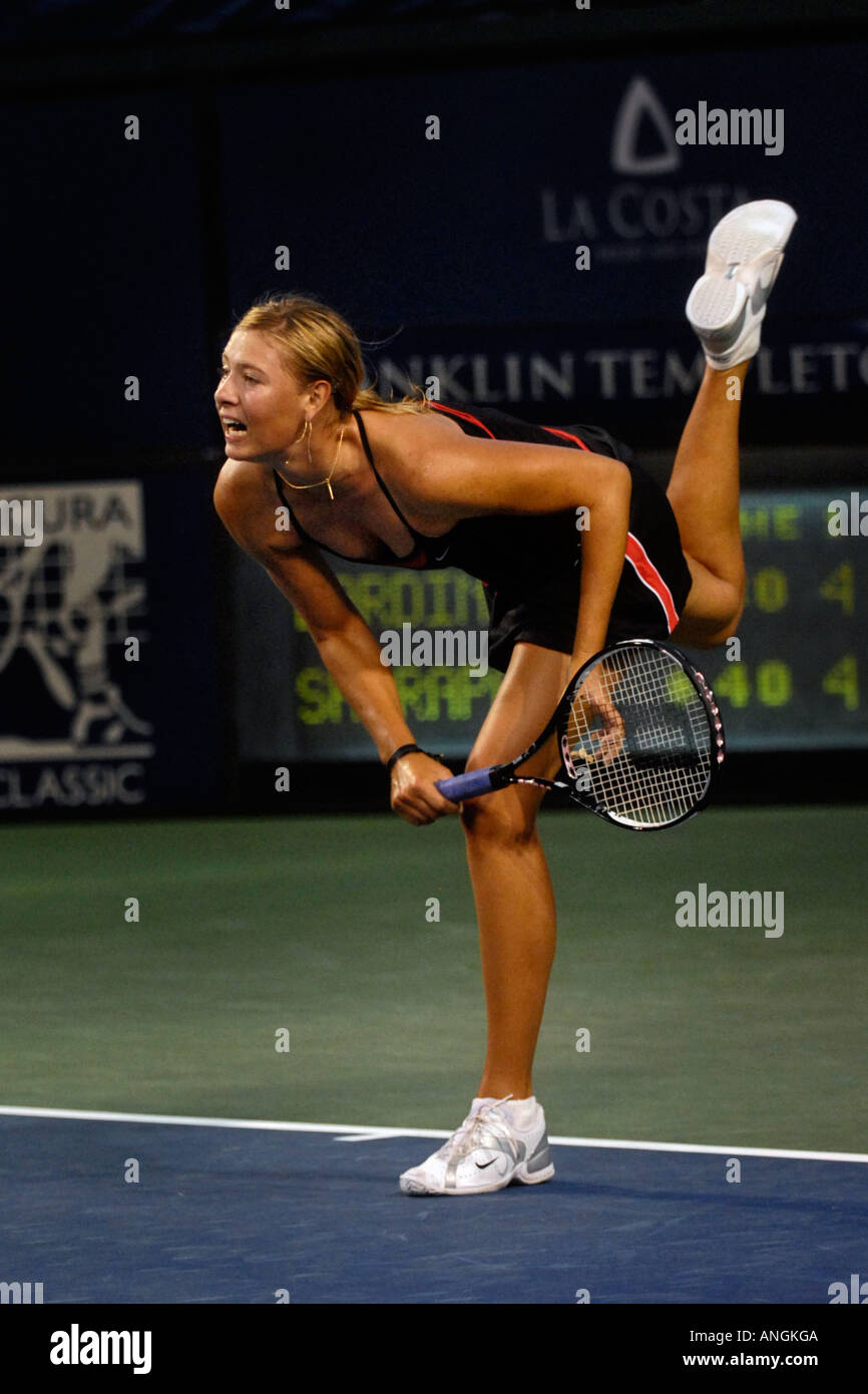 Sharapova serve hi-res stock photography and images - Alamy