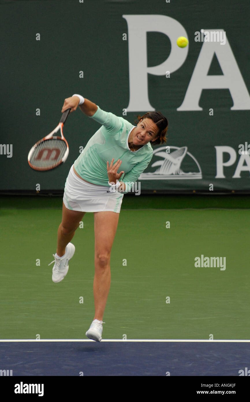 Lindsay Davenport serves at 2006 Pacific Life Open at Indian Wells California Stock Photo