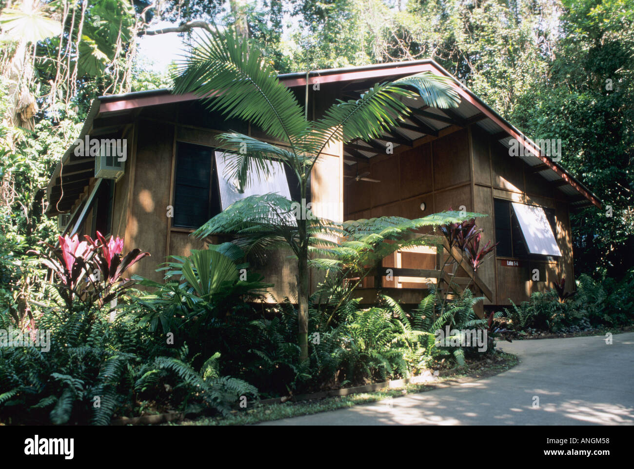 "Cape Tribulation Beach House", Backpacker's Lodge, Exterior view of