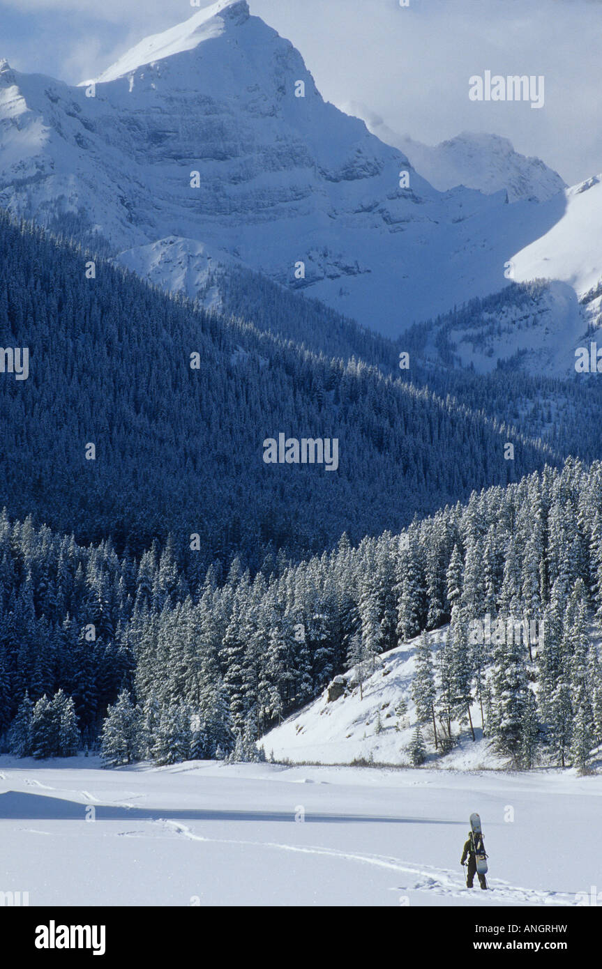 Young man backcountry snowboarding in Peter Lougheed Provincial Park, Kananaskis, Alberta, Canada Stock Photo