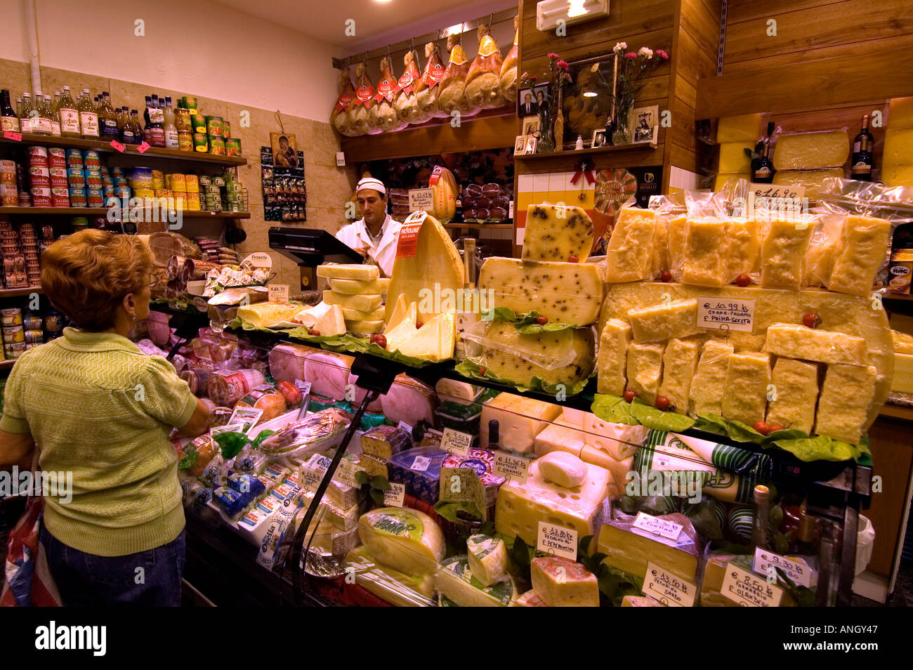 Sicily market butcher palermo hi-res stock photography and images - Alamy, image size:1300x954
