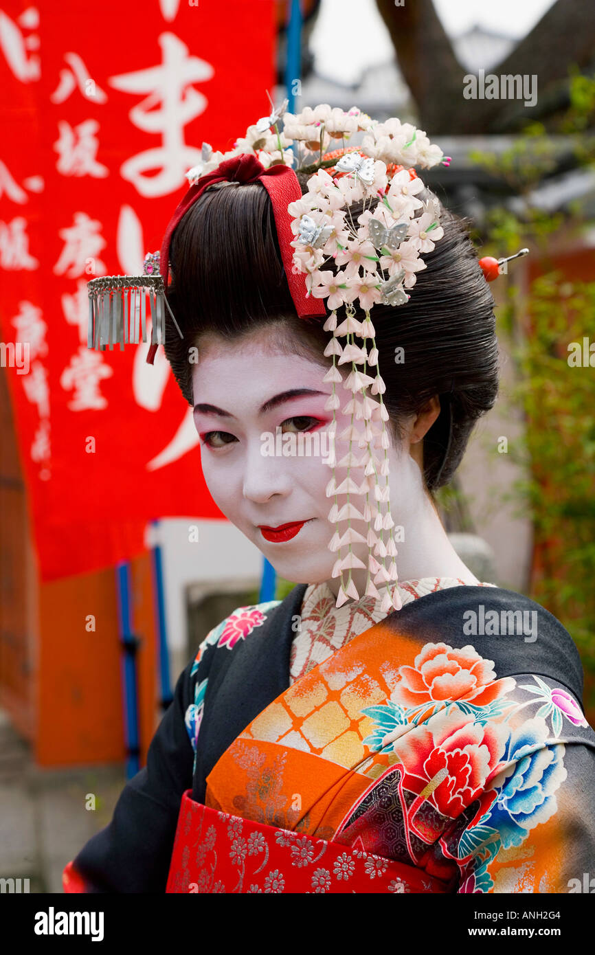 Maiko (apprentice Geisha), Gion district, Kyoto, Japan Stock Photo ...