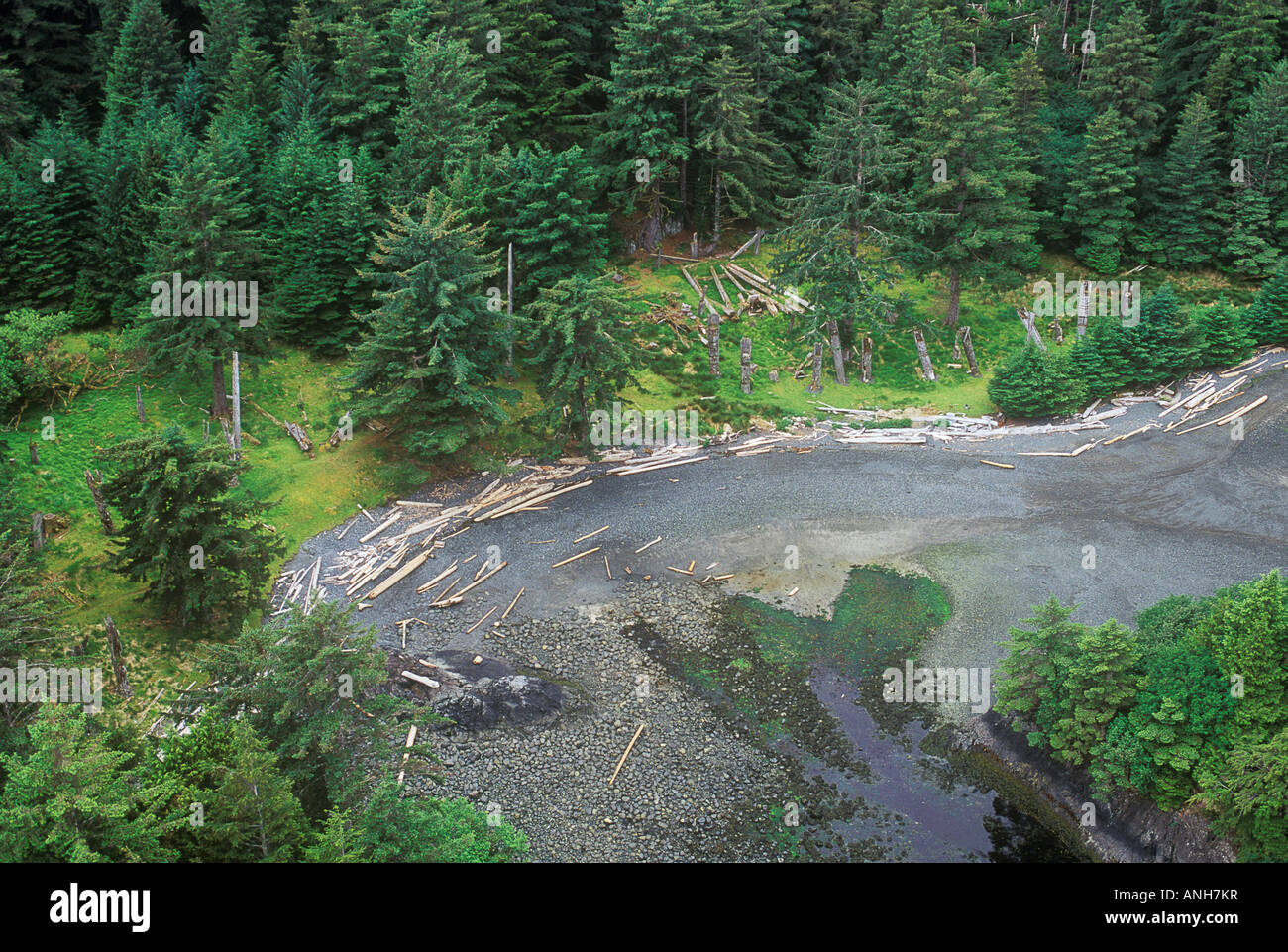 Anthony island totem poles sgaang gwaay hi-res stock photography and ...