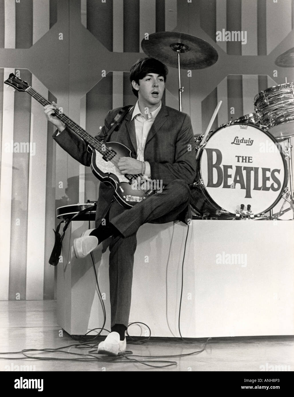 BEATLES Paul tunes his Rickenbaker guitar before appearing on the US YV Ed Sullivan Show in February 1964 Stock Photo