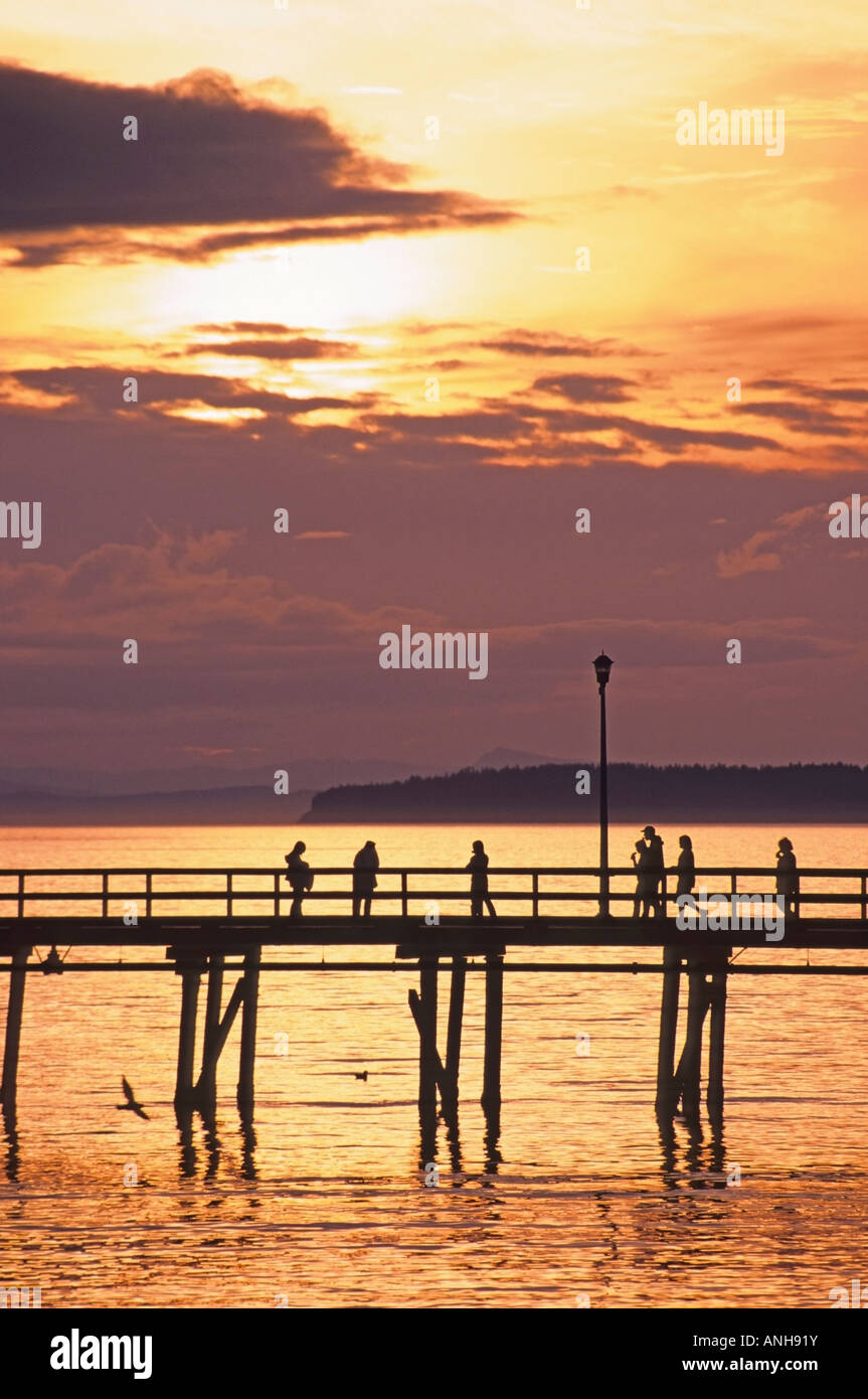 The 500m-long White Rock Pier & Boundary Bay at sunset, White Rock ...