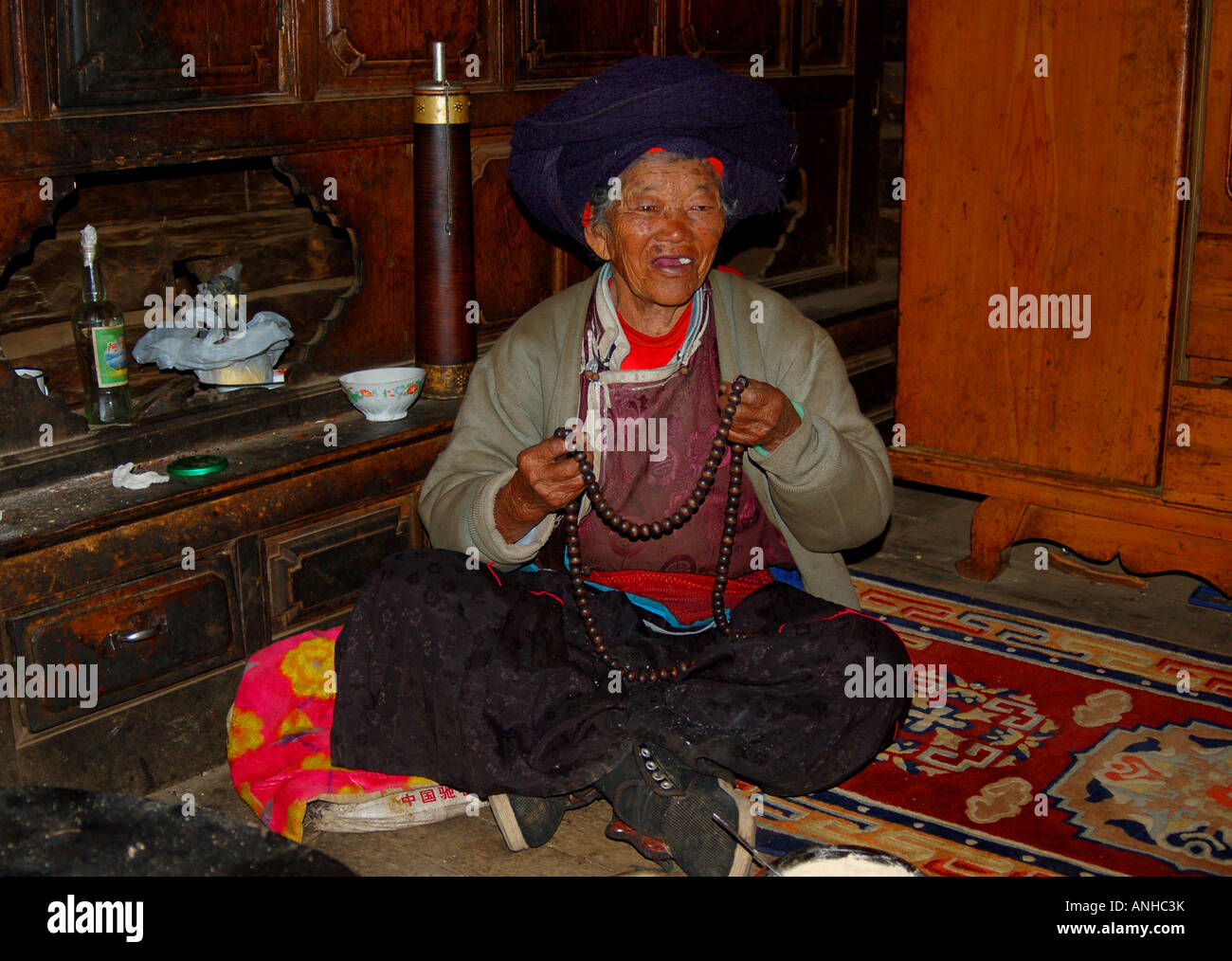 chinese Mosu minority grandmother at home Stock Photo