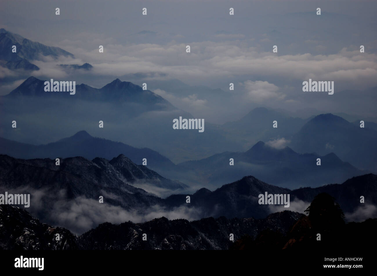 low hanging clouds at the Huang Shan Mountains in the Anhui province ,China Stock Photo