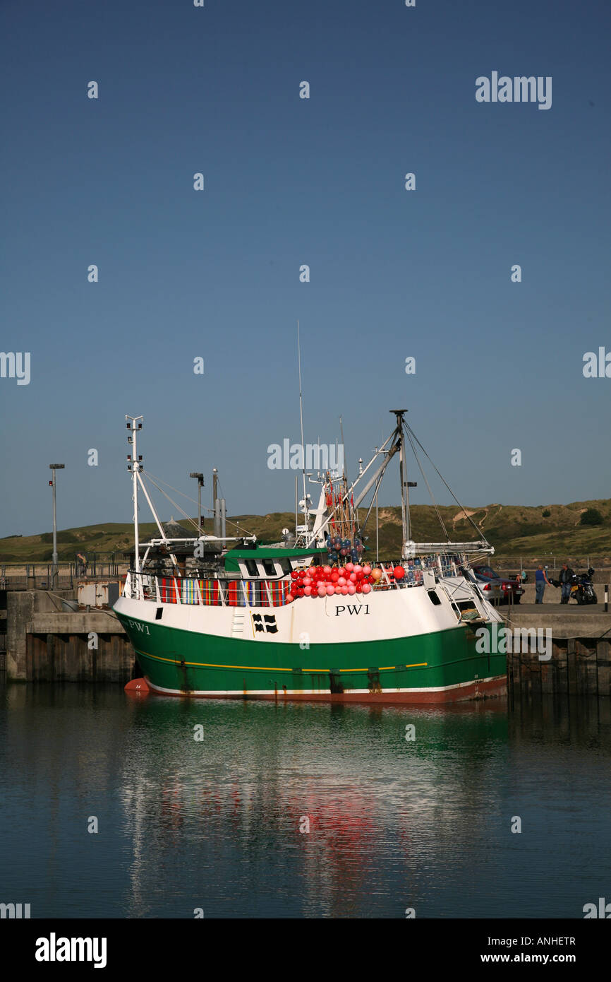 Padstow harbour fishing boat hi-res stock photography and images - Alamy