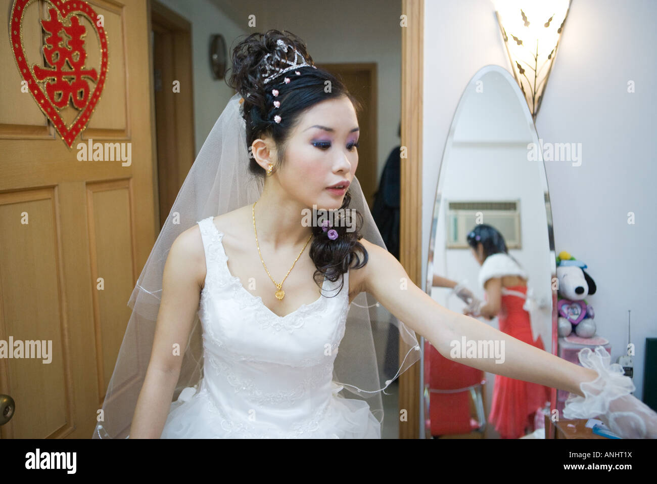 Asian bride wearing veil hi-res stock photography and images - Alamy