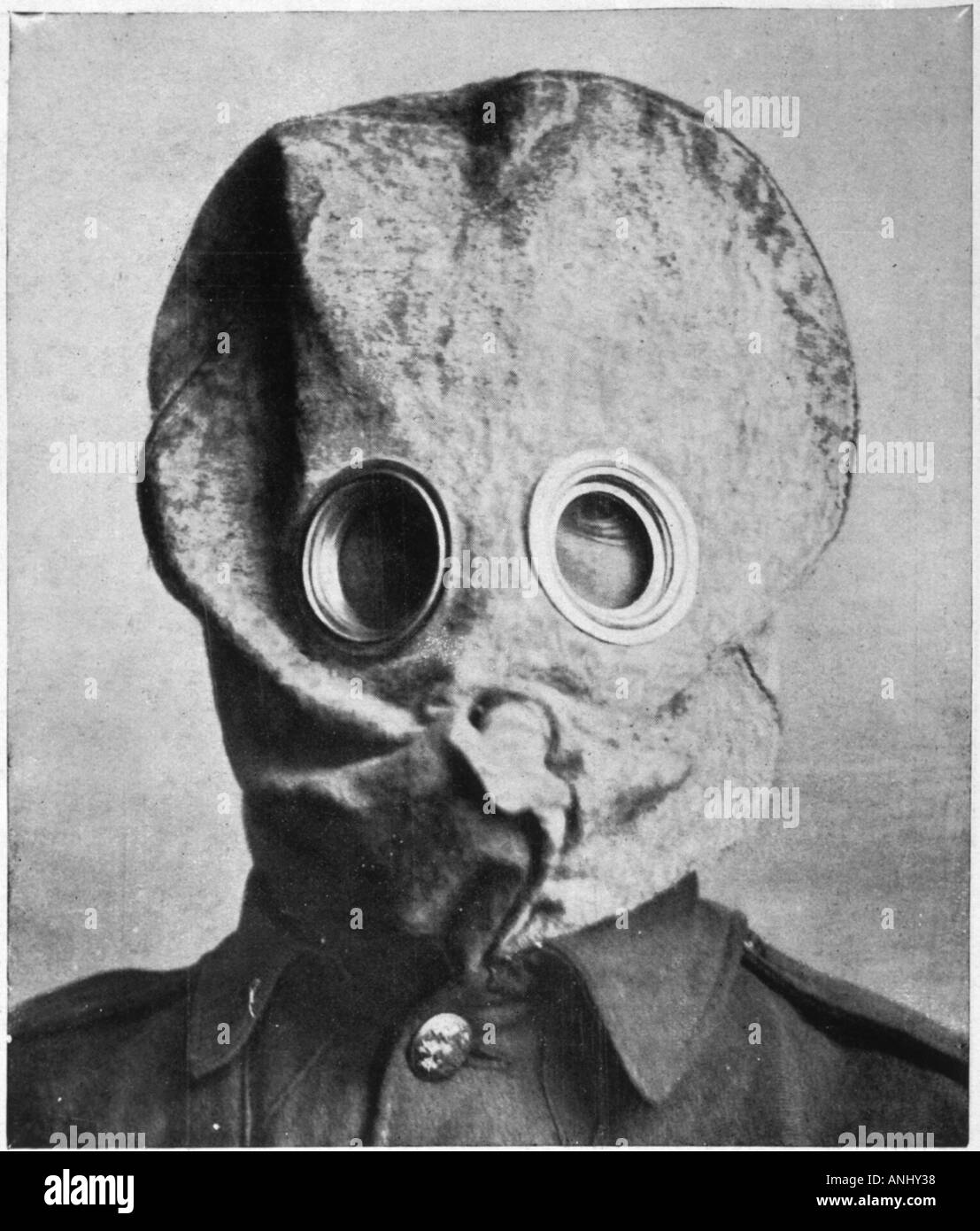 Gas mask ww1 hi-res stock photography and images - Alamy