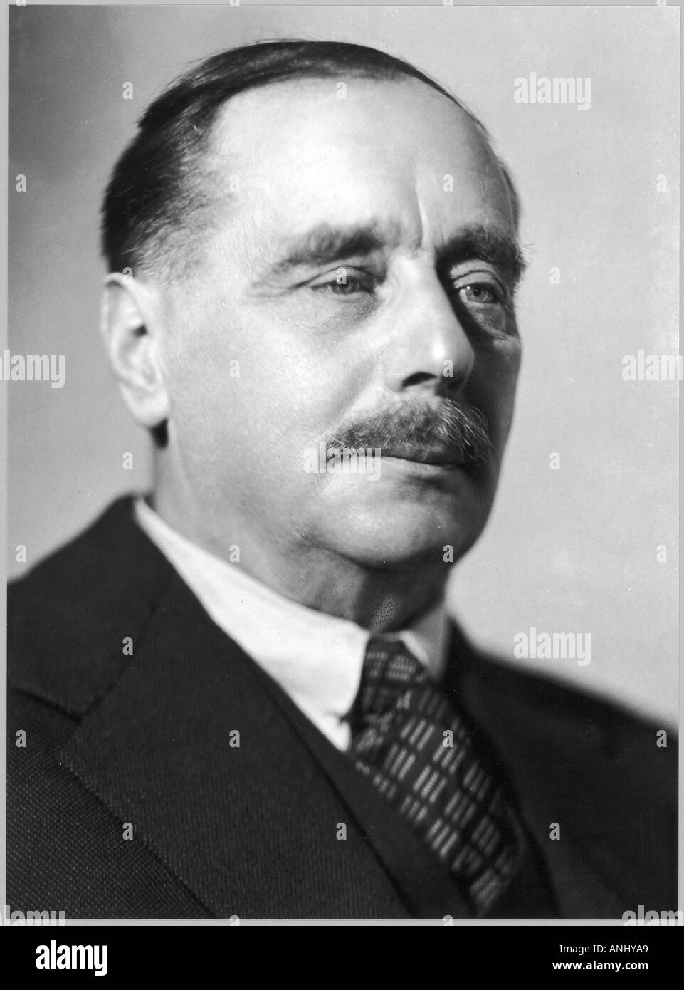 Download Herbert george wells For Free Herbert George Wells