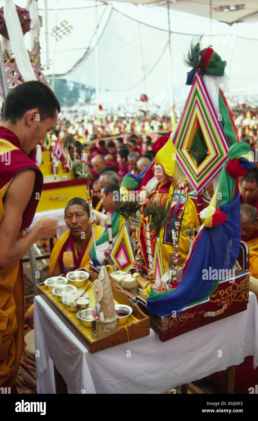 A Tibetan Buddhist monk prepares long-life offerings on a small shrine for H.H.Dalai Lama at Kalachakra Initiation Ceremony. Bodh Gaya, Bihar, India Stock Photo