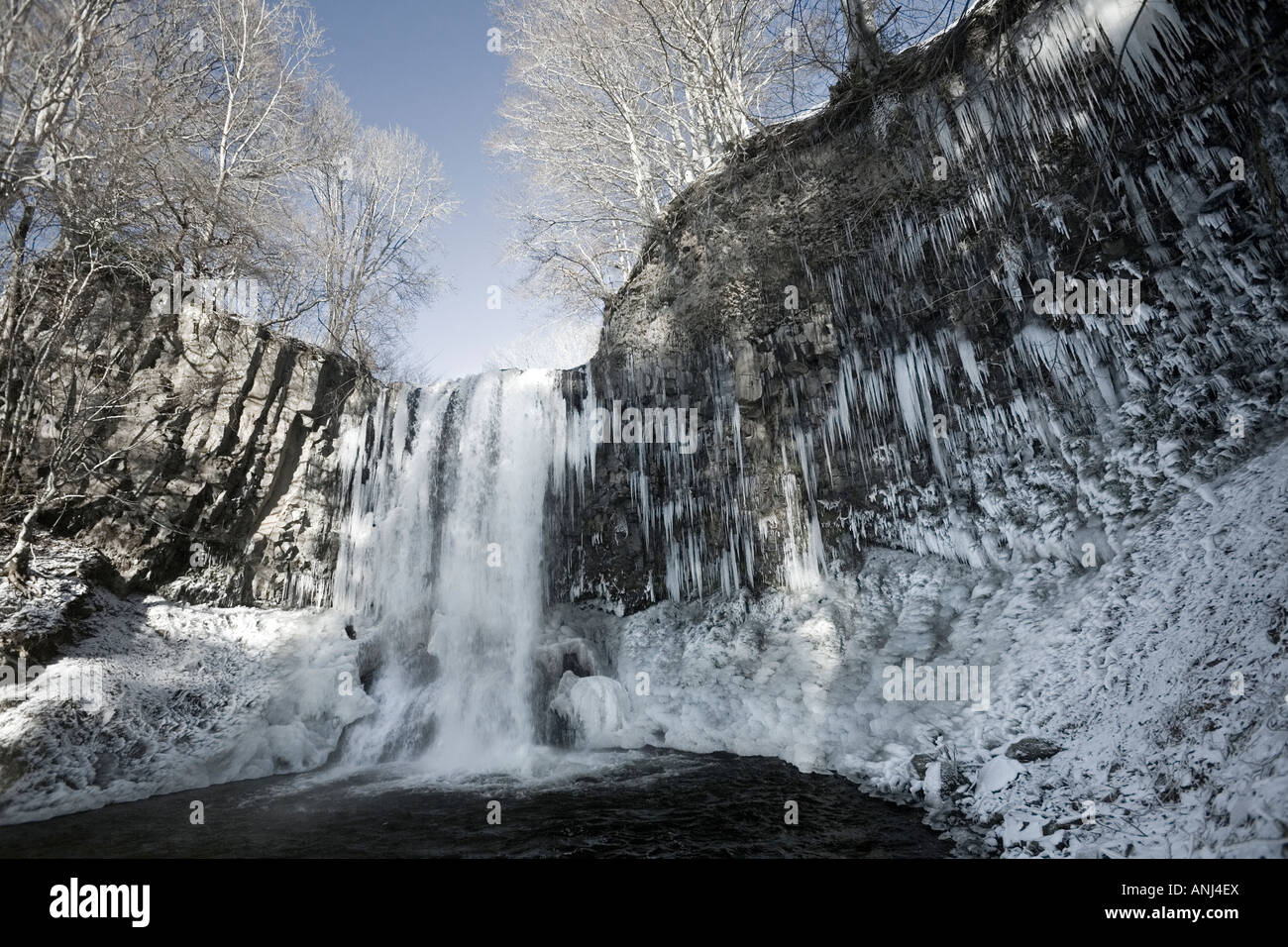 In Winter, the Entraigues cascade (Puy de Dôme - France). La cascade d' Entraigues, en hiver (Puy de Dôme - France). Stock Photo