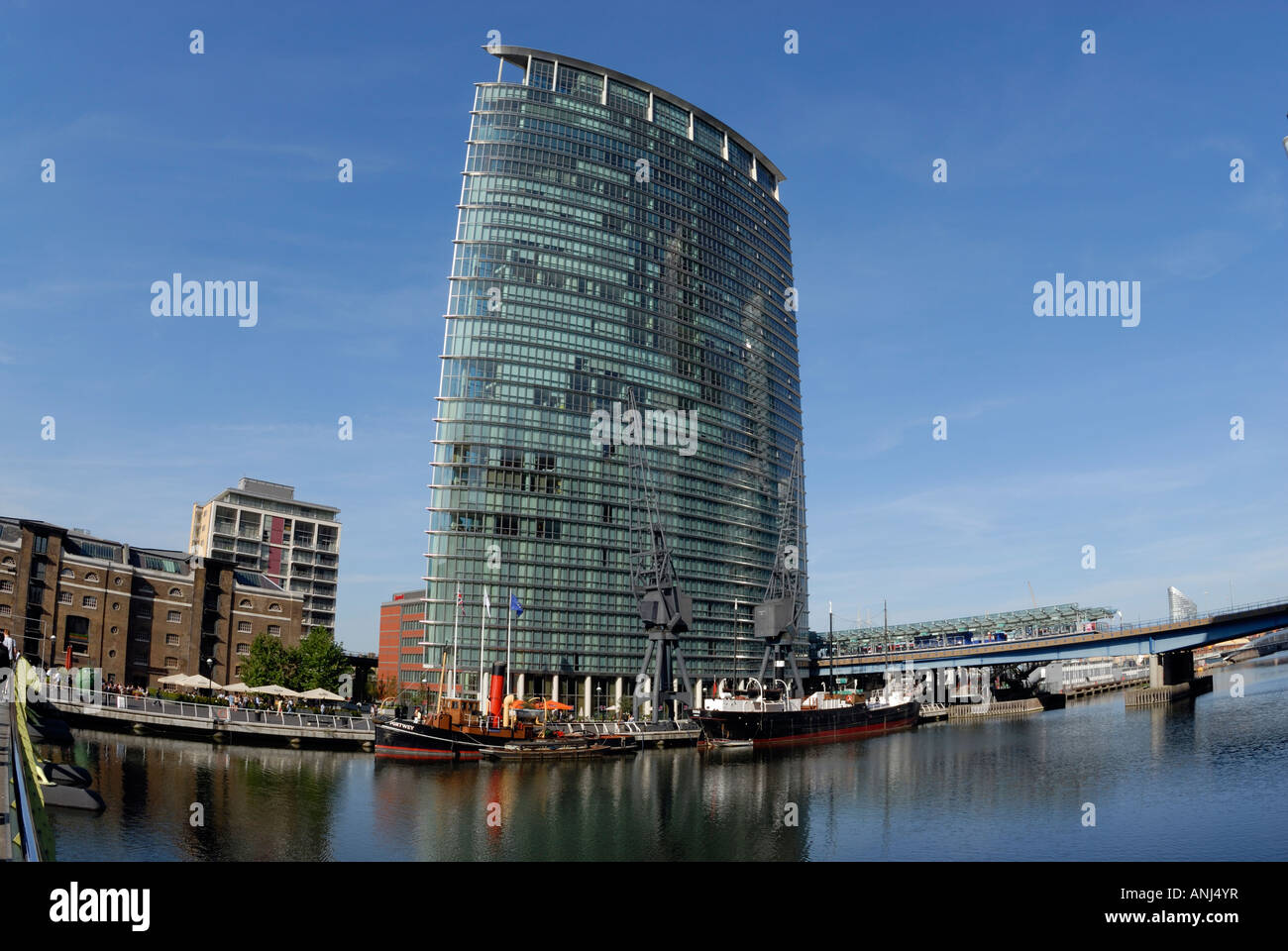 The marriott hotel at west india quay hi-res stock photography and ...