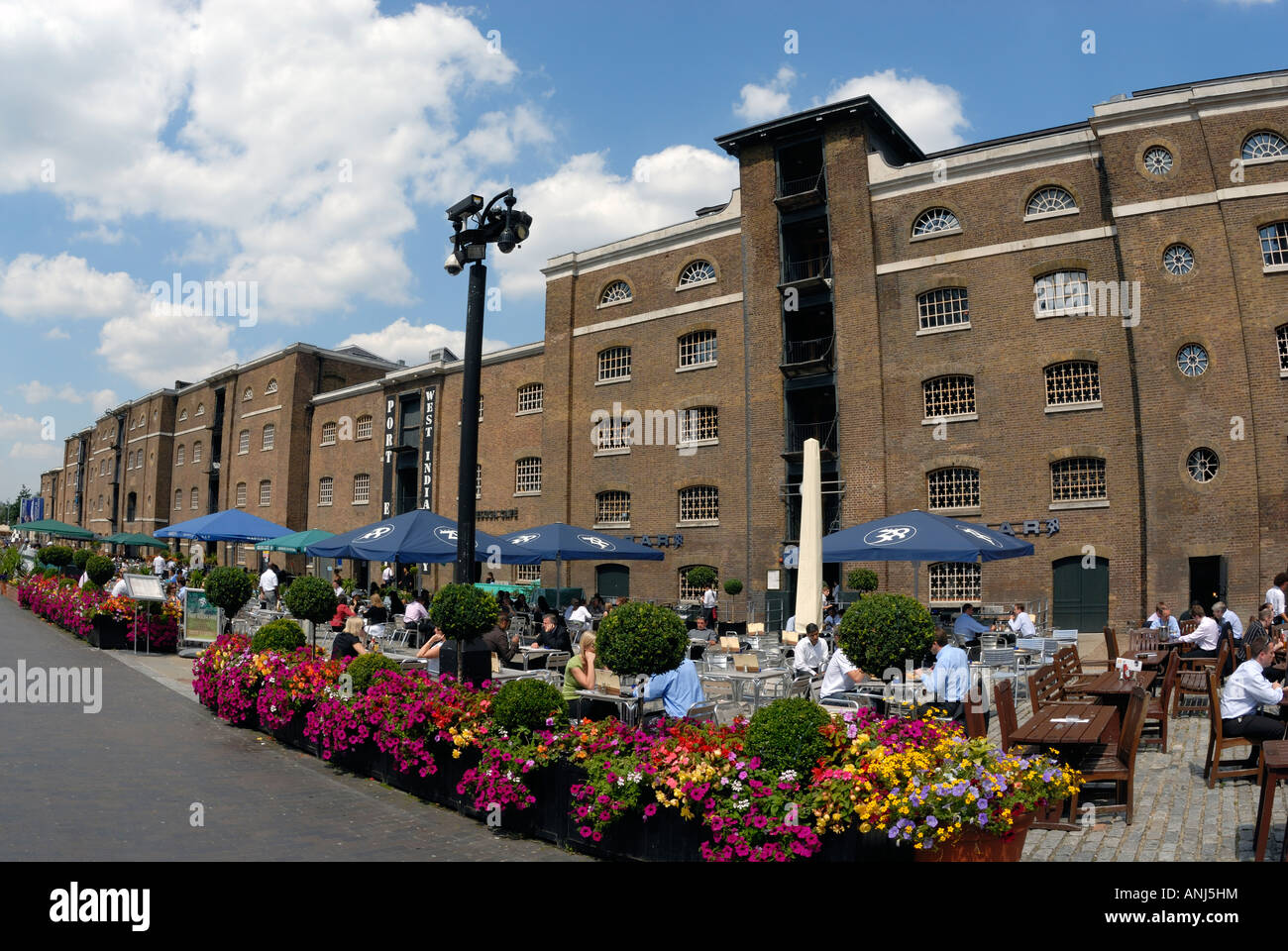 London marriott hotel west india quay hi-res stock photography and ...
