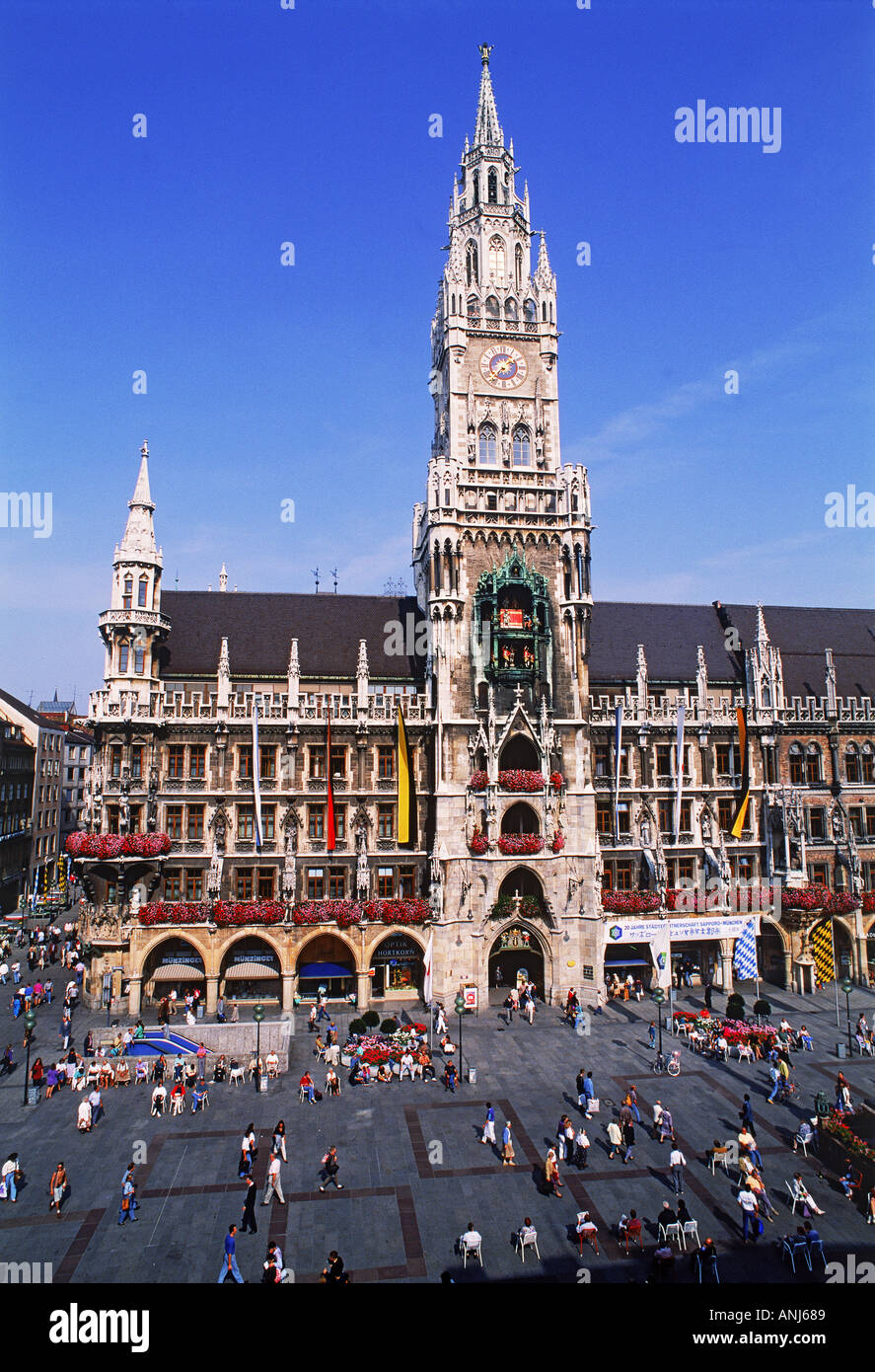 New Town Hall and outdoor cafes on Marienplatz in Munich Stock Photo