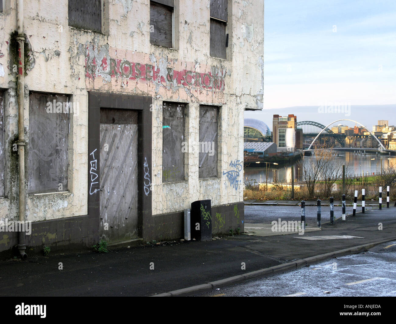 Derelict pub with Sage Music Centre Millenium bridge etc in background Tyneside UK Stock Photo
