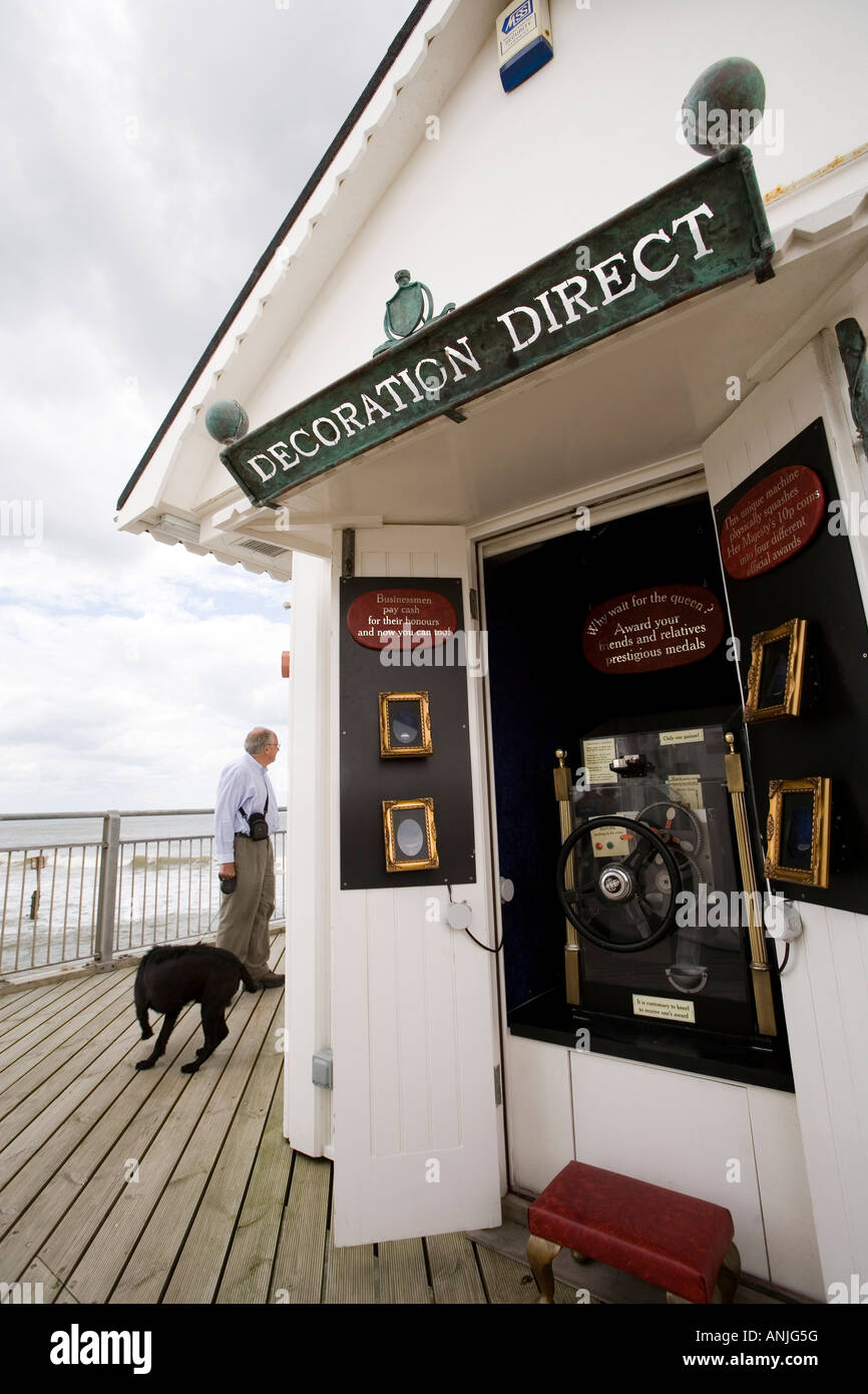UK Suffolk Southwold pier cash for honours machine invented by Tim Hunkin Stock Photo