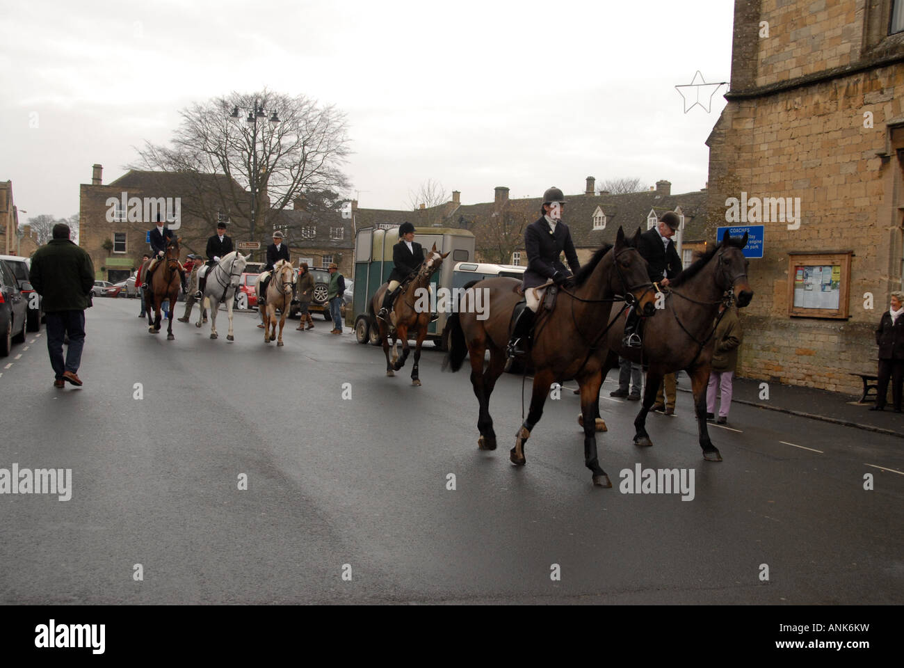 Riders from Heythrop Hunt New Year s Day Meet Stow on the Wold Gloucestershire Stock Photo