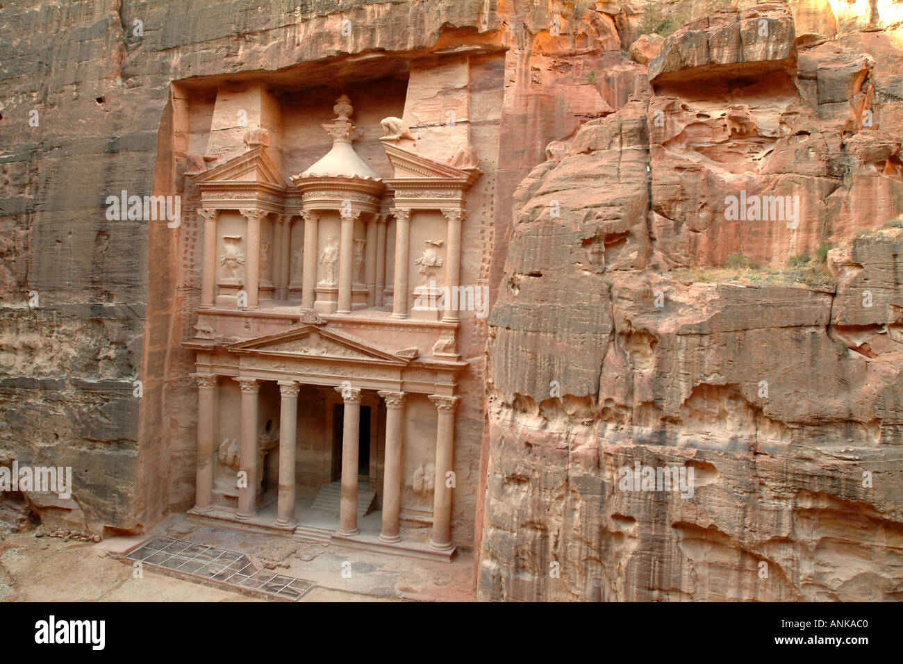 Jordan Muslim Petra Treasury Hi res Stock Photography And Images Alamy jordan-muslim-petra-treasury-hi-res-stock-photography-and-images-alamy