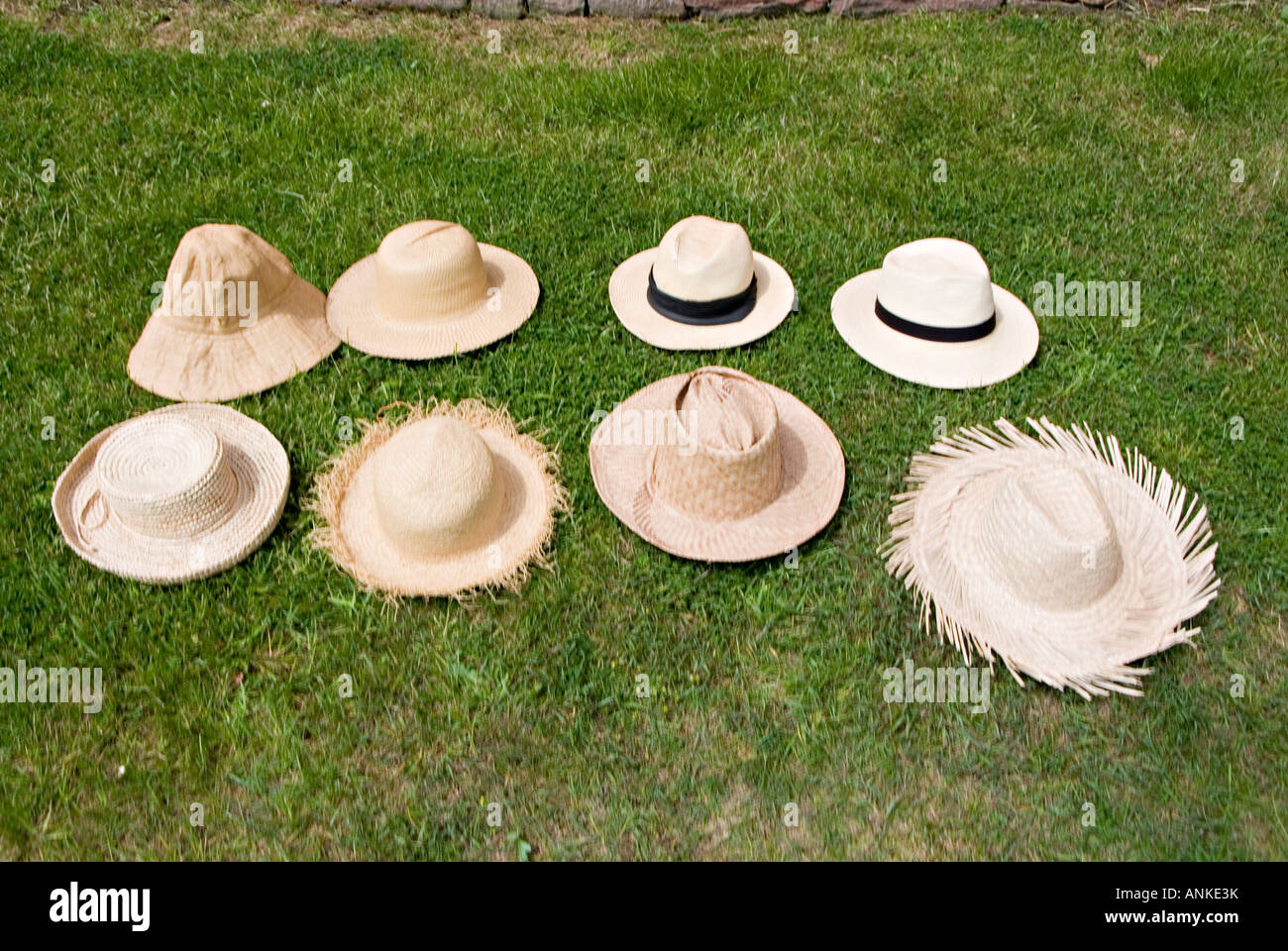 Panama hats grass hires stock photography and images Alamy