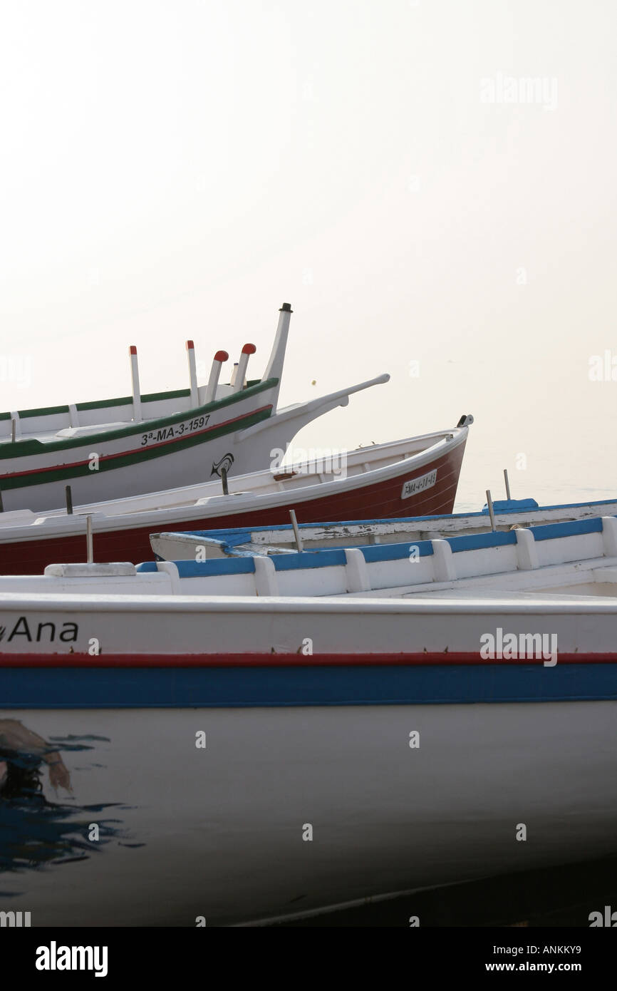 Empty boats pointing to sea Stock Photo - Alamy
