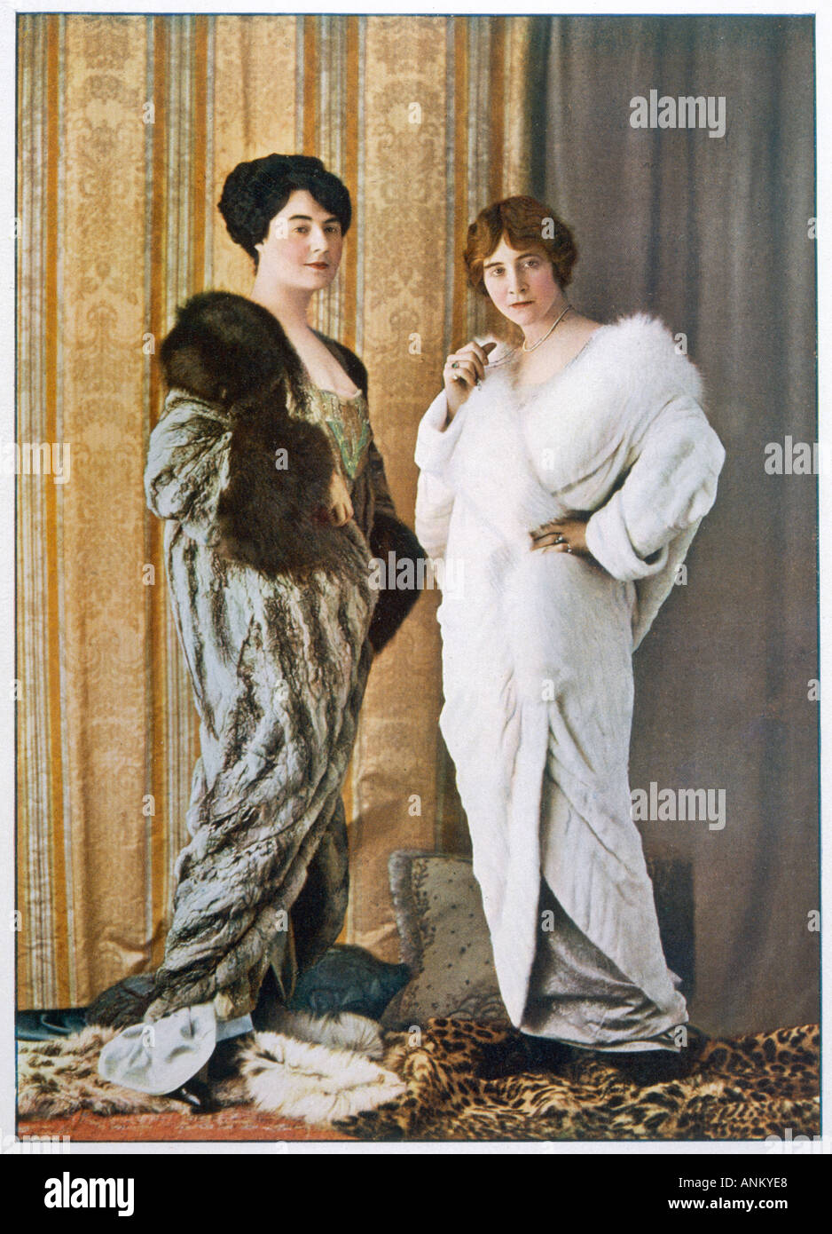 Wear mantles hi-res stock photography and images - Alamy