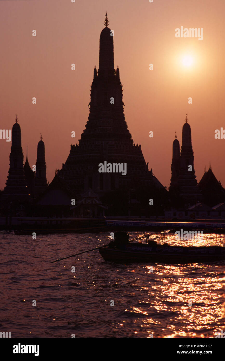 Sunset Wat Arun Chao Phraya River Bangkok Thailand Stock Photo - Alamy