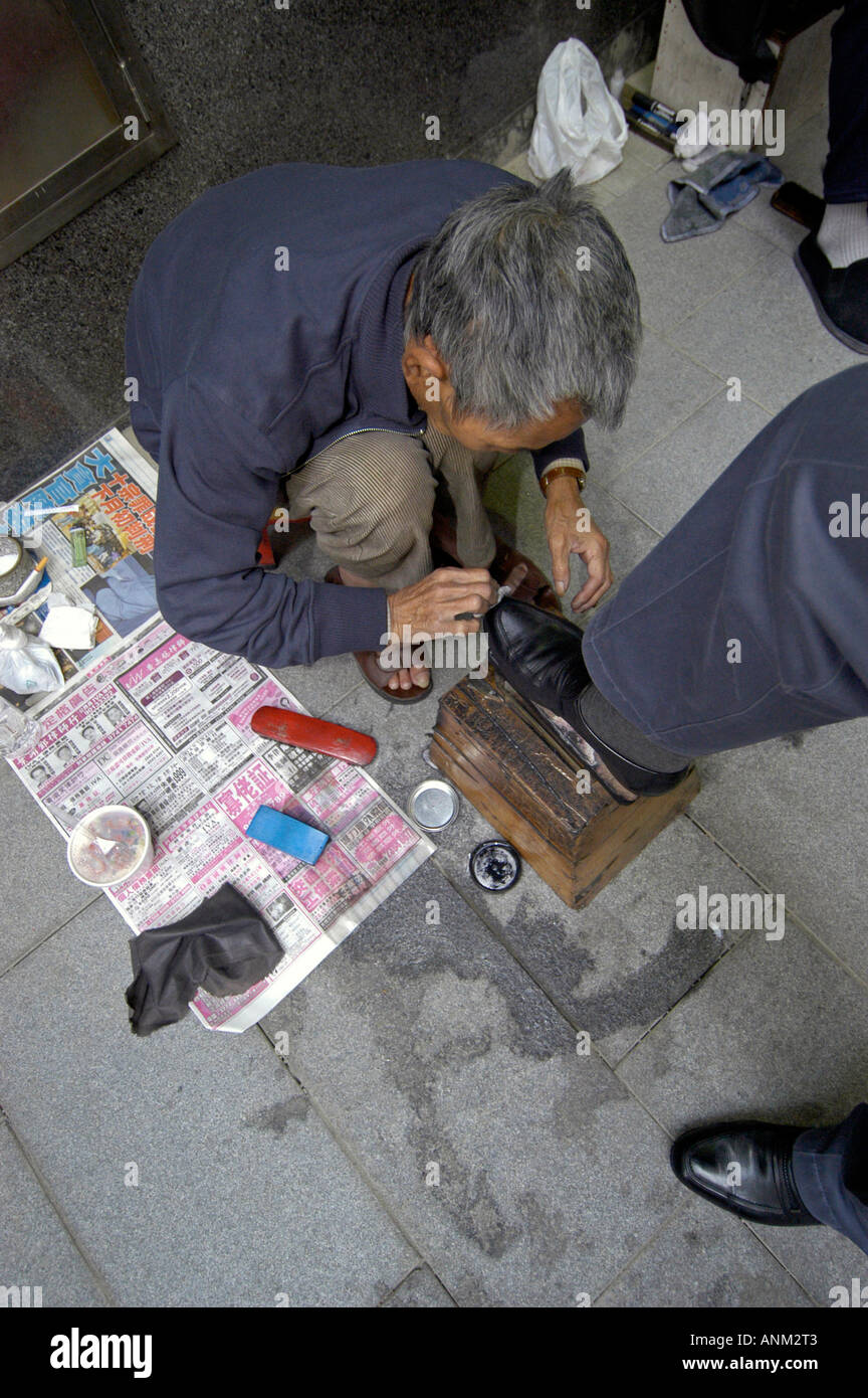 Shoe shine Central Hong Kong Stock Photo Alamy