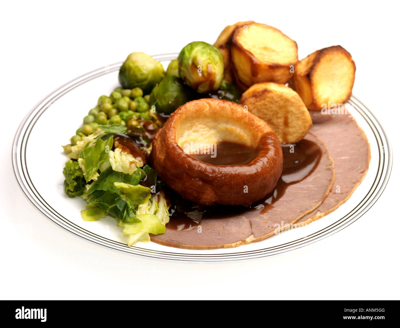 https://c8.alamy.com/comp/ANM5GG/roast-beef-and-yorkshire-pudding-ANM5GG.jpg