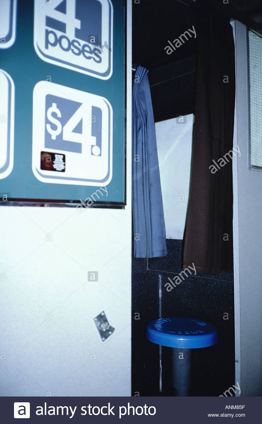 Passport Photo Machine Stock Photos & Passport Photo Machine Stock ...