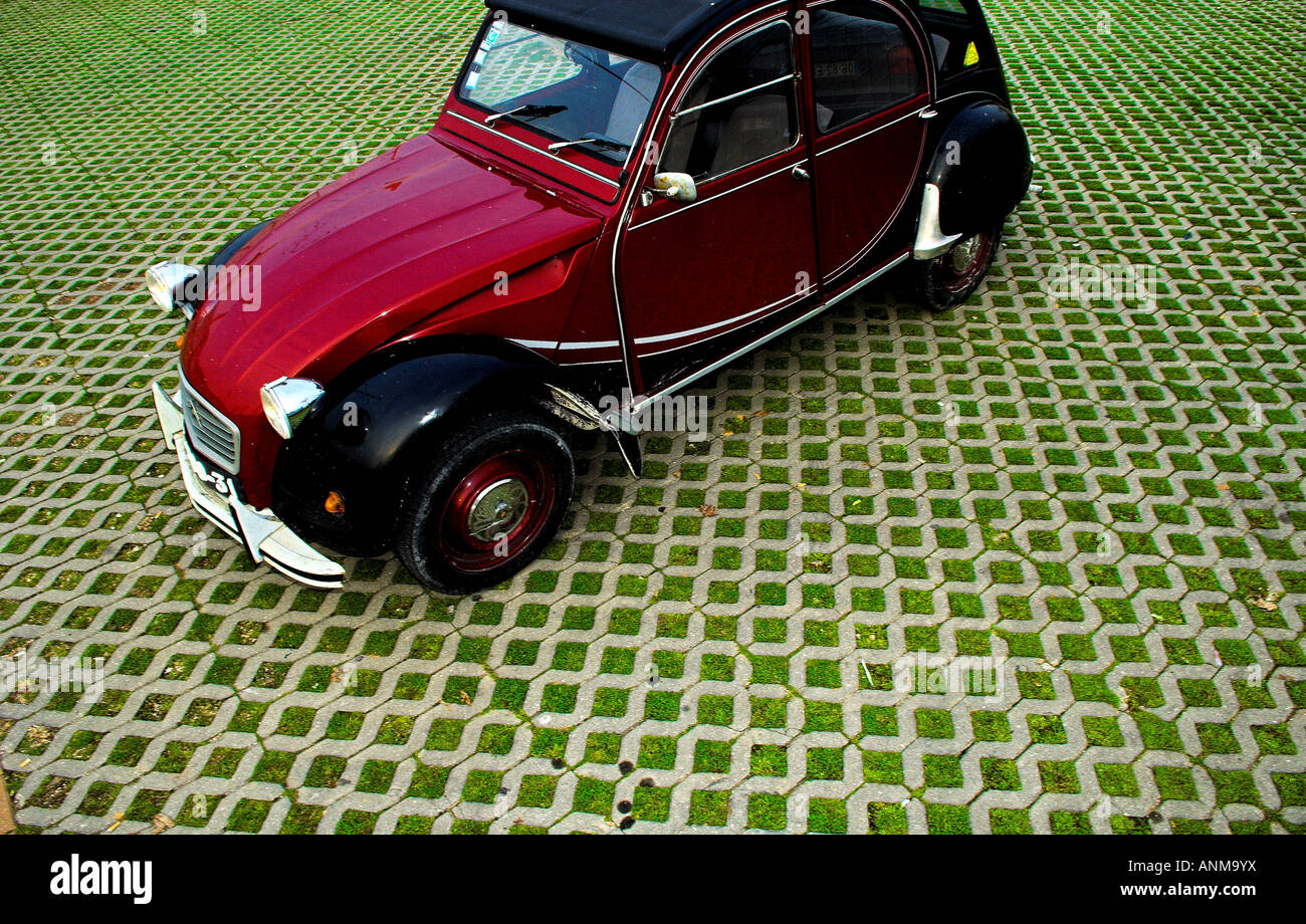 Red Citroen 2CV Metal Replica, Tin Metal 2CV Mini Style Car