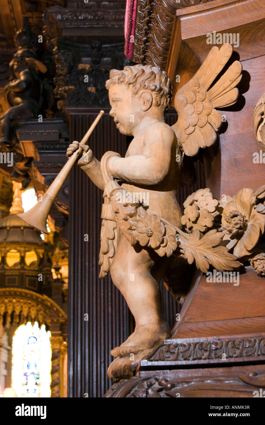 UK London Saint Pauls Cathedral pulpit decorated by wood carvings in Grinling Gibbons style Stock Photo