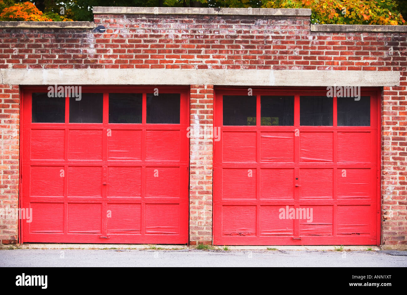 Wood garage doors hires stock photography and images Alamy