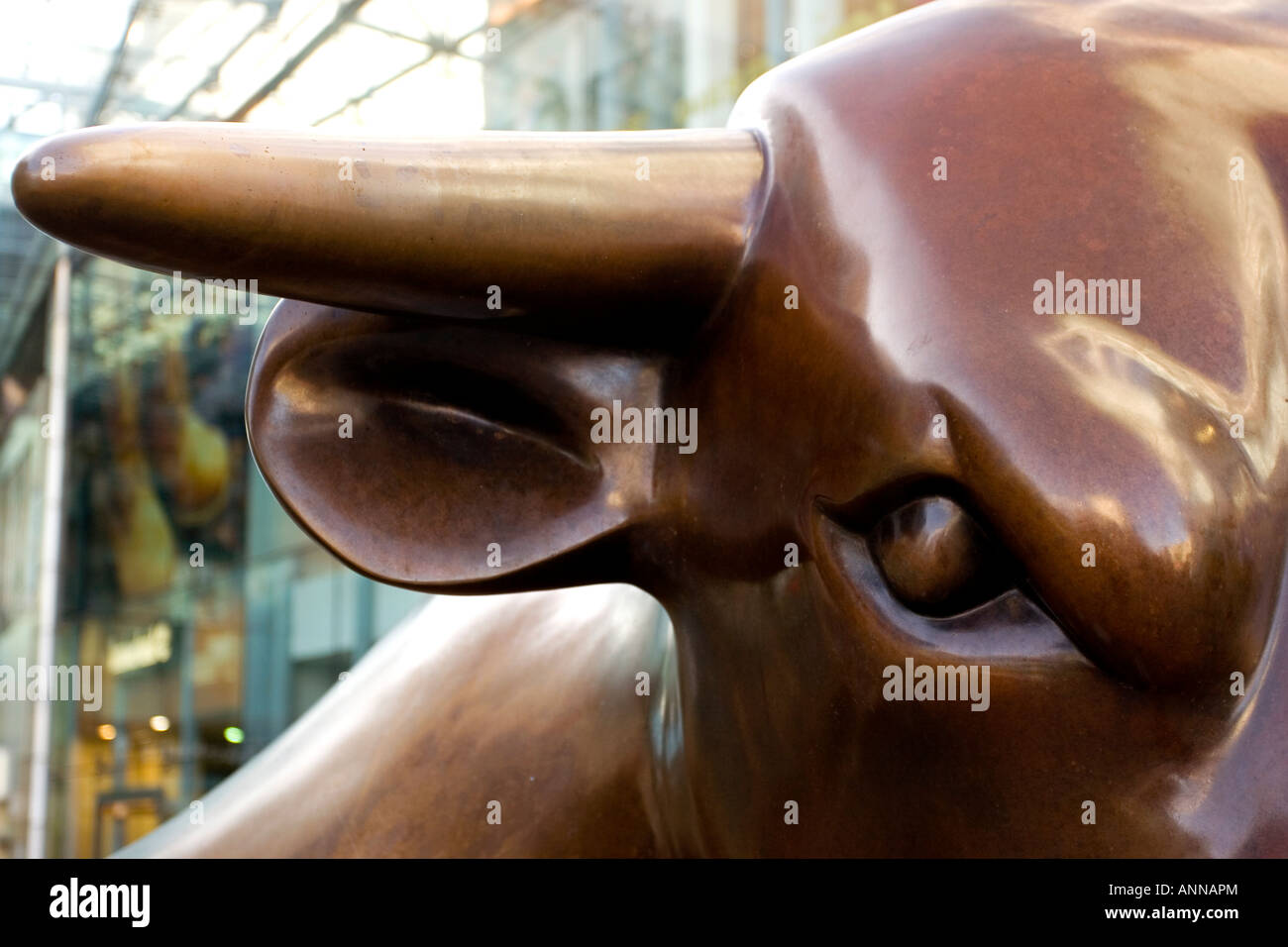 Bronze bull statue designed by sculptor Laurence Broderick Stock Photo
