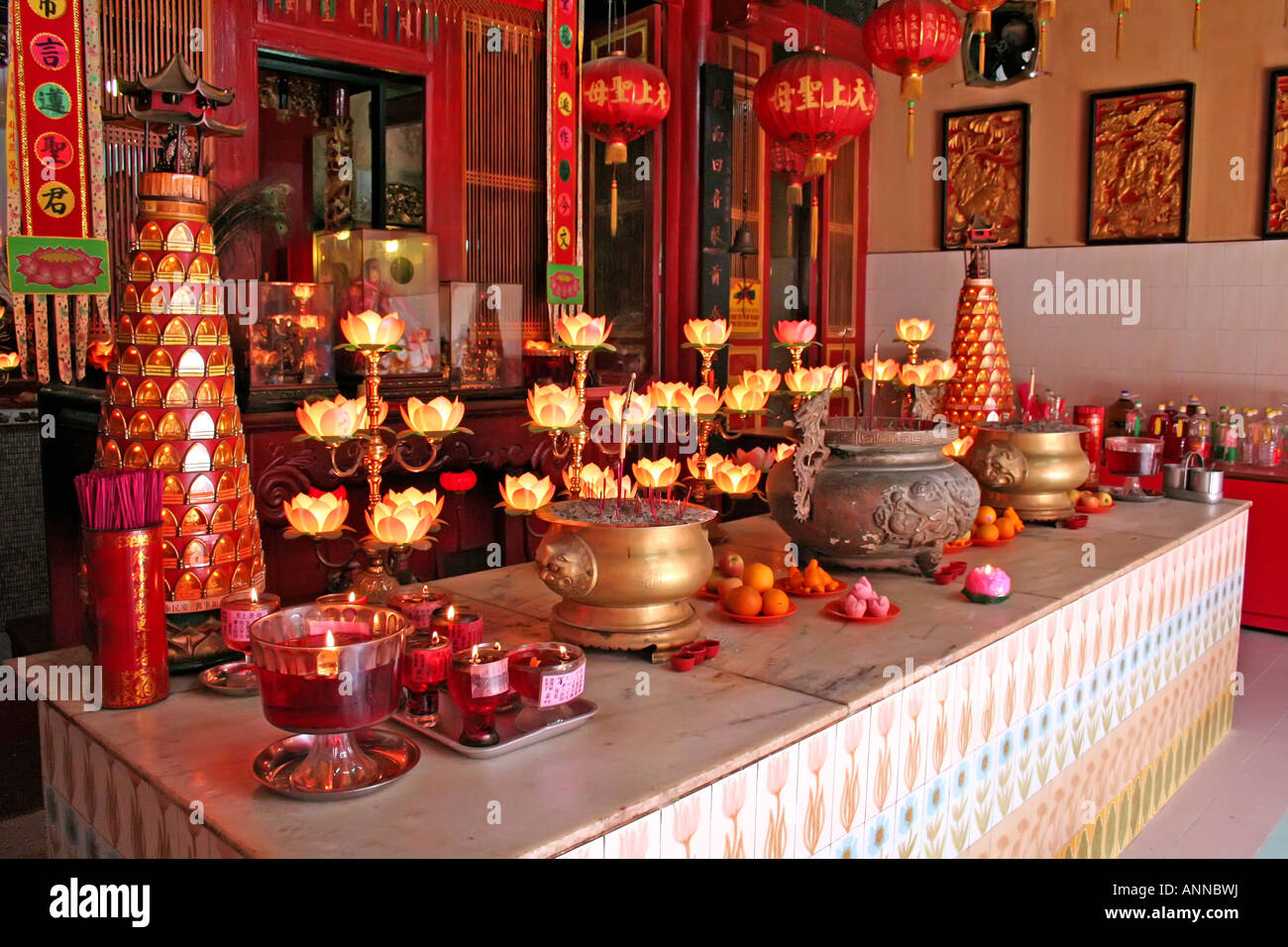 chinese new year altar offerings