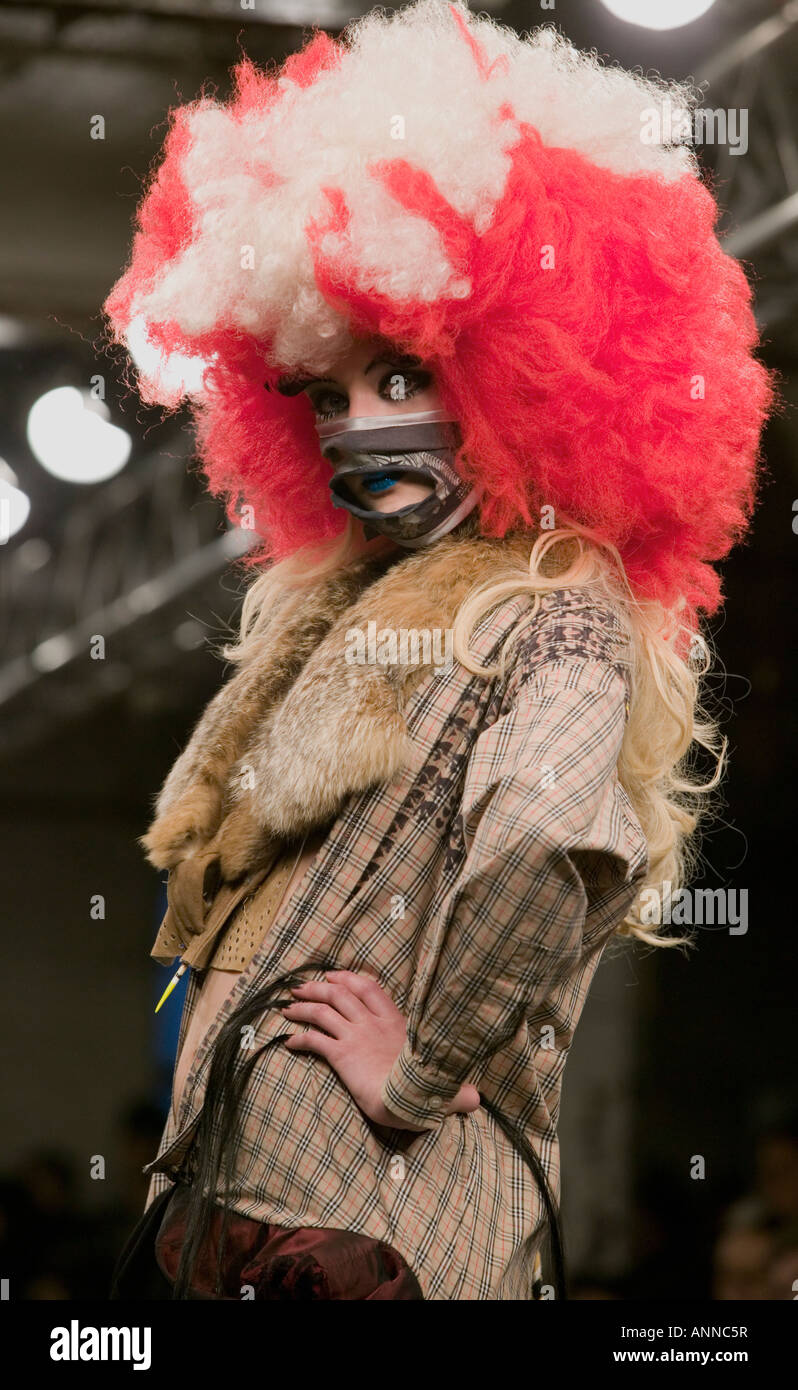 Outrageous fashion show catwalk hi-res stock photography and images - Alamy