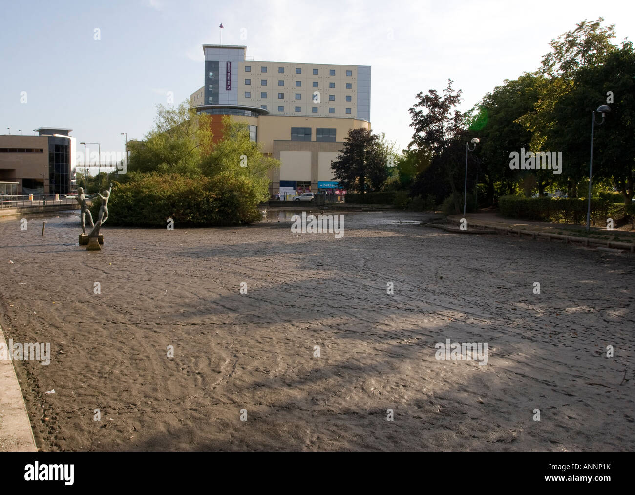 Water Gardens Pond Drought Hemel Hempstead Hertfordshire Stock