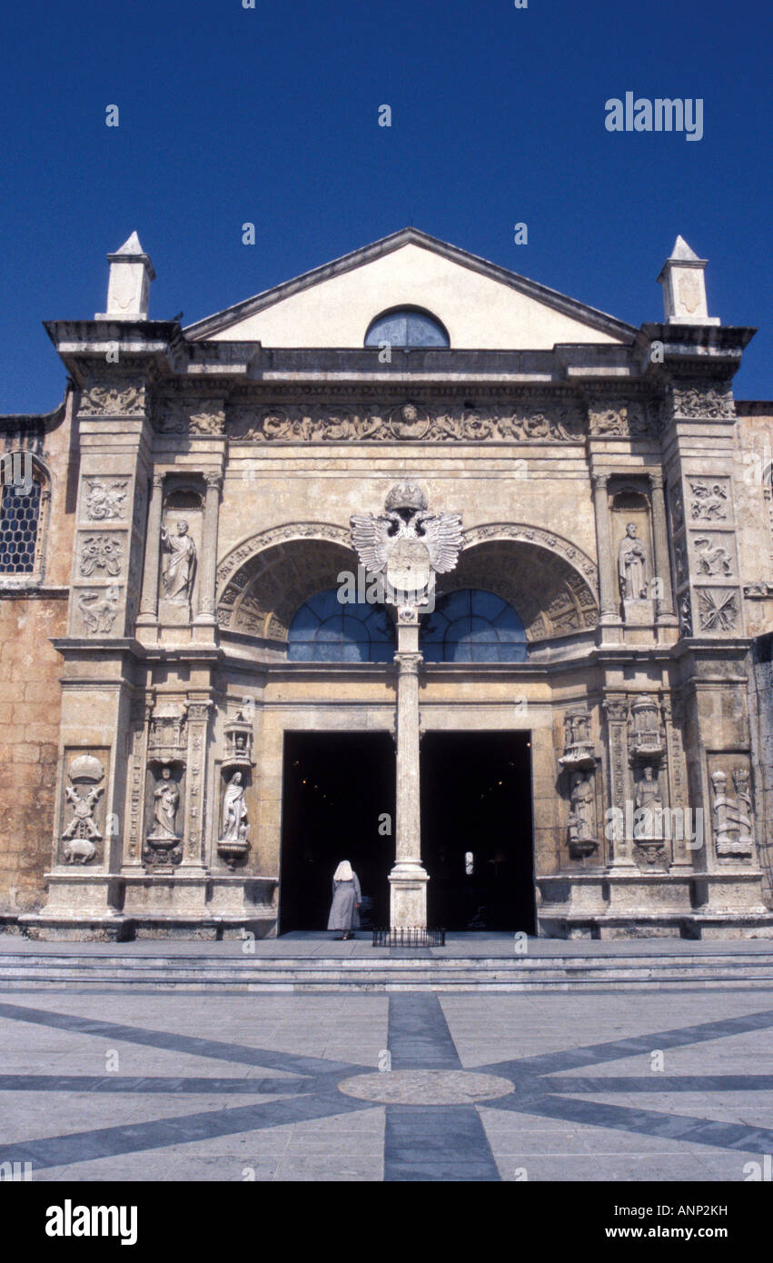 Nun entering the Catedral Santa Maria la Menor cathedral or La Catedral Primada de América, Santo Domingo, Dominican Republic Stock Photo