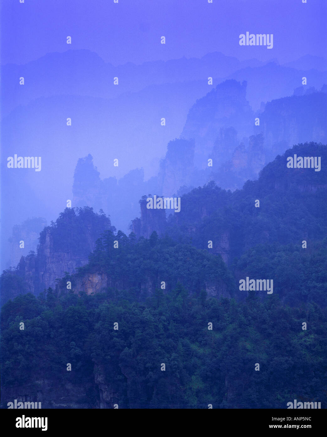 Blue toned mountain range hi-res stock photography and images - Alamy