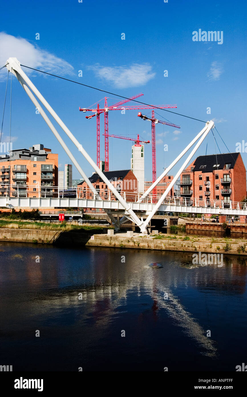 New leeds footbridge hires stock photography and images Alamy
