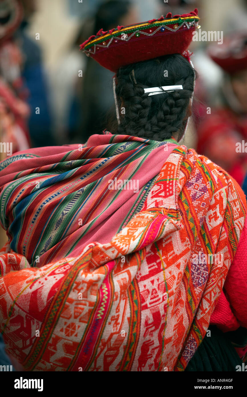Indigenous woman in market peru hi-res stock photography and images - Alamy