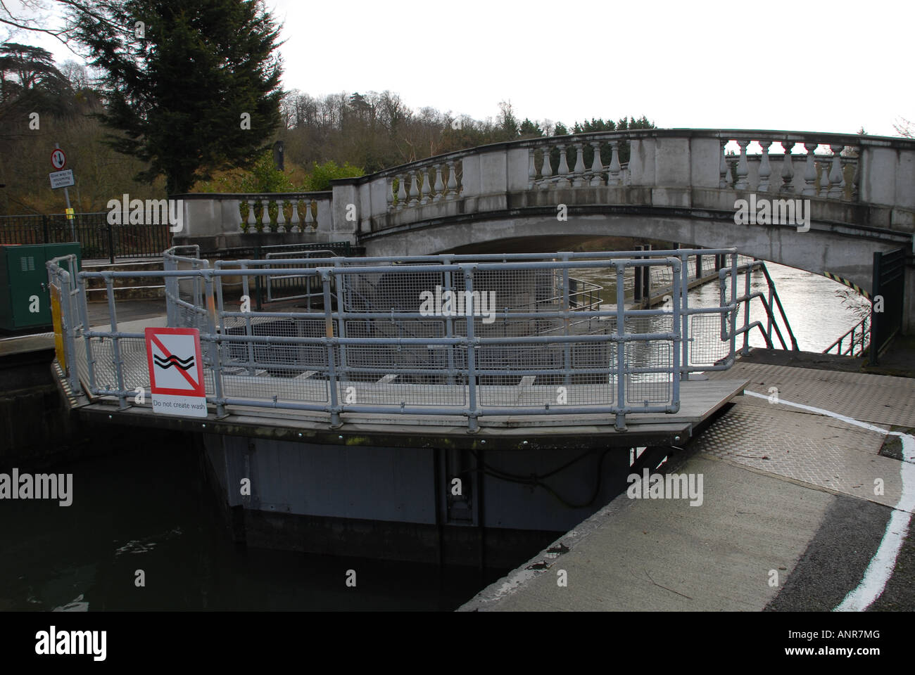 Boulters Lock Maidenhead Riverside Stock Photo Alamy